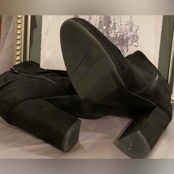 Lauren Conrad- Black Suede Ankle Boots with Side Zipper. Size 10 - Picture 6 of 8